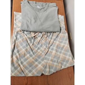 Sleepware Collection 2XL matching pajama set. Top.grey long sleeved and tan and